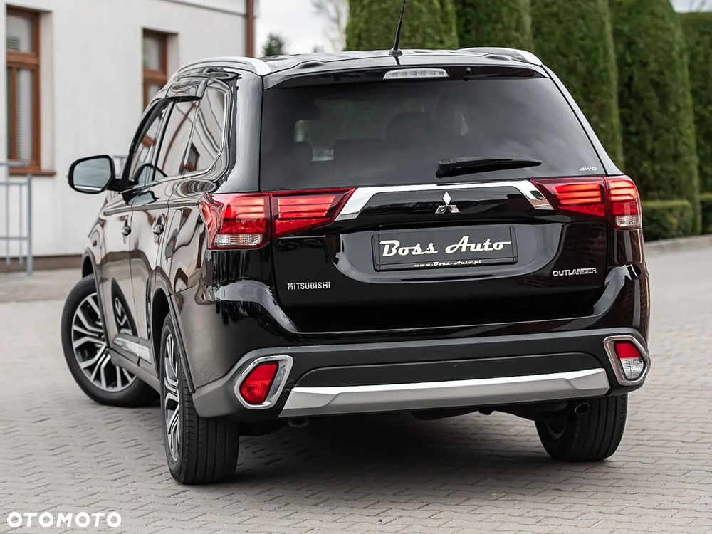 Mitsubishi Outlander 2.2 DI-D 4WD Automatik Diamant Edition - 9