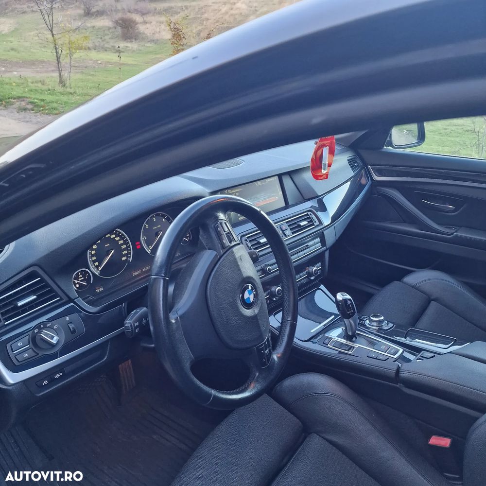 BMW Seria 5 525d xDrive - 2