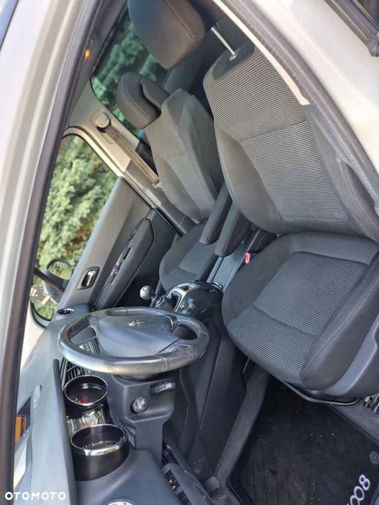 Peugeot 5008 1.6 THP Active - 22