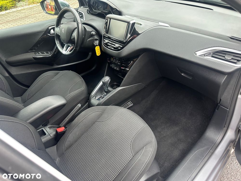 Peugeot 208 - 16