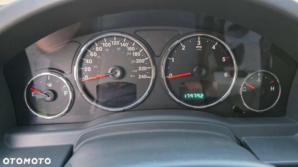 Jeep Cherokee 2.8 CRD DPF Sport - 31