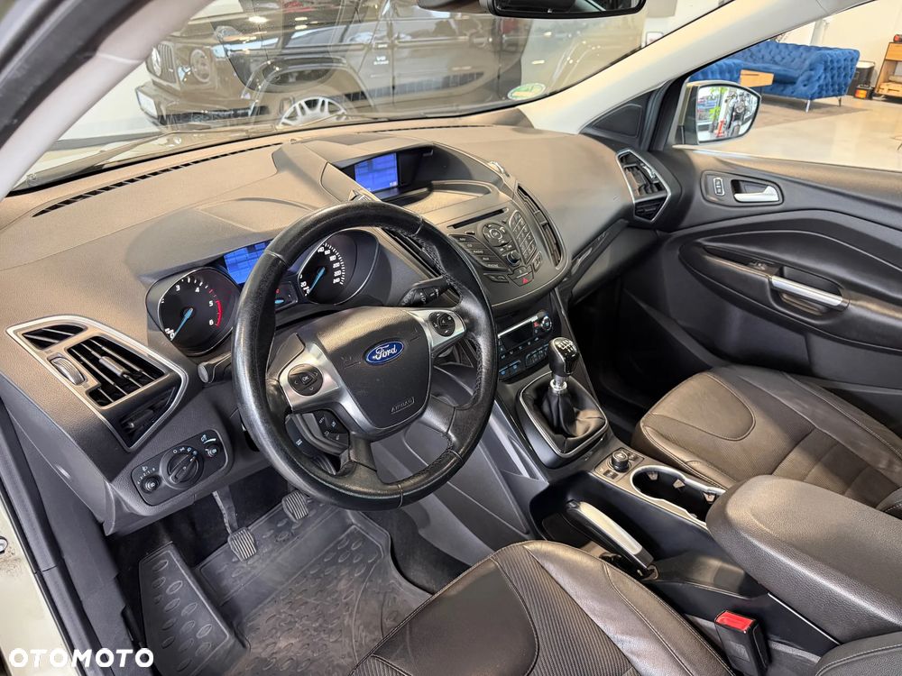 Ford Kuga 2.0 TDCi 2x4 Titanium - 10