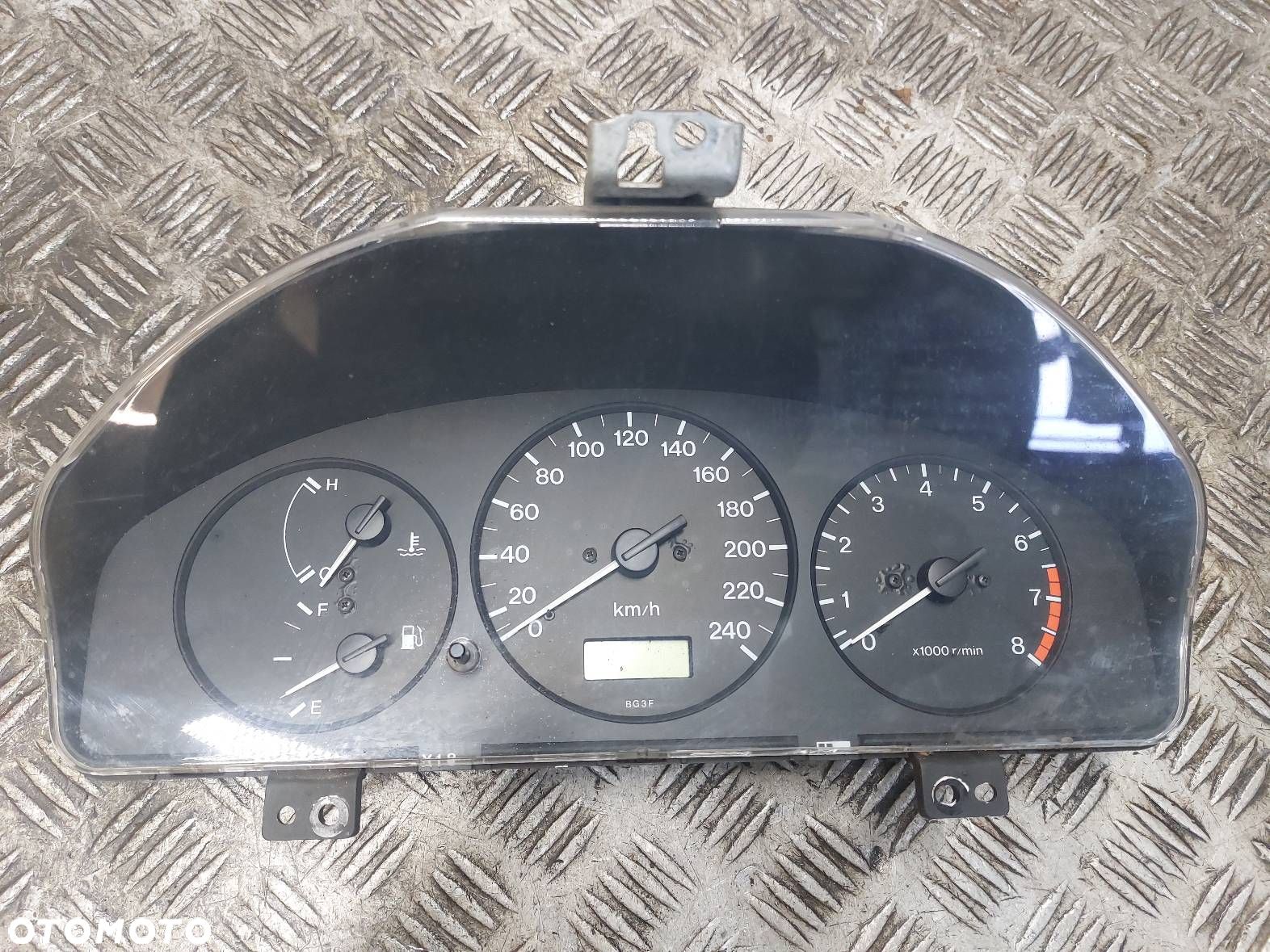 LICZNIK ZEGARY MAZDA 323F BA 1.5 16V BH1CB - 1