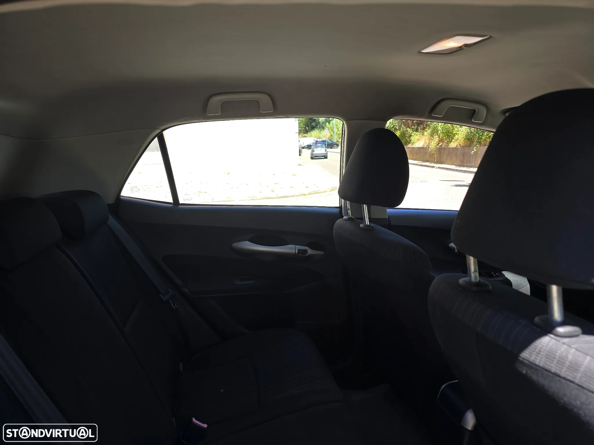 Toyota Auris 1.4 D-4D Gold Edition - 6