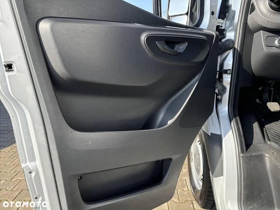 Mercedes-Benz Sprinter - 11