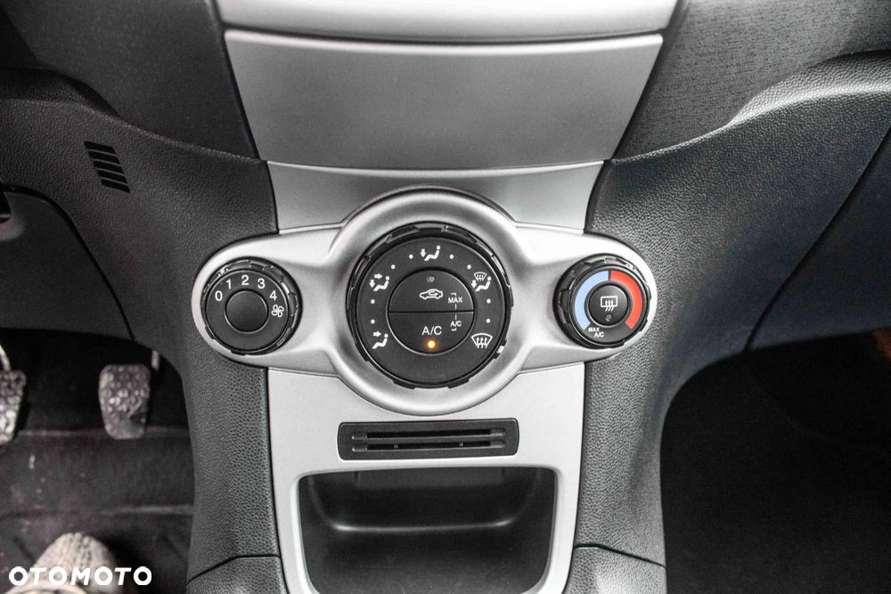 Ford Fiesta 1.4 Champions Edition - 17