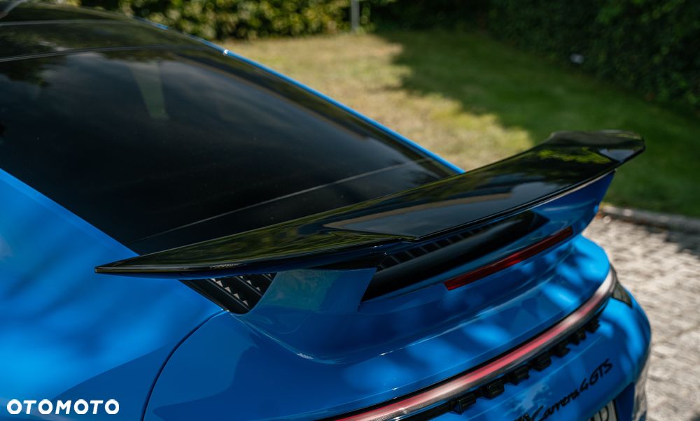 Porsche 911 Carrera 4 GTS - 12