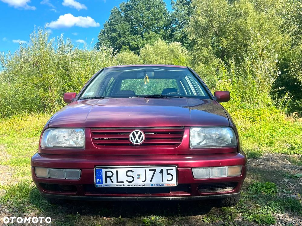Volkswagen Vento 1.6 GL - 4