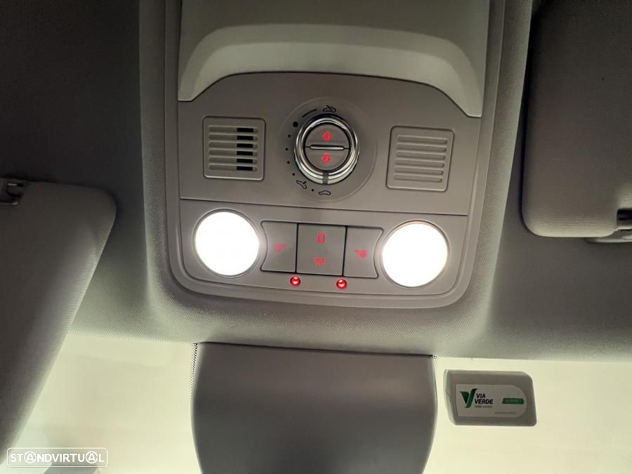 VW Sharan 2.0 TDI Trendline DSG - 29