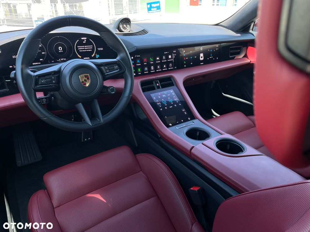 Porsche Taycan Turbo - 22