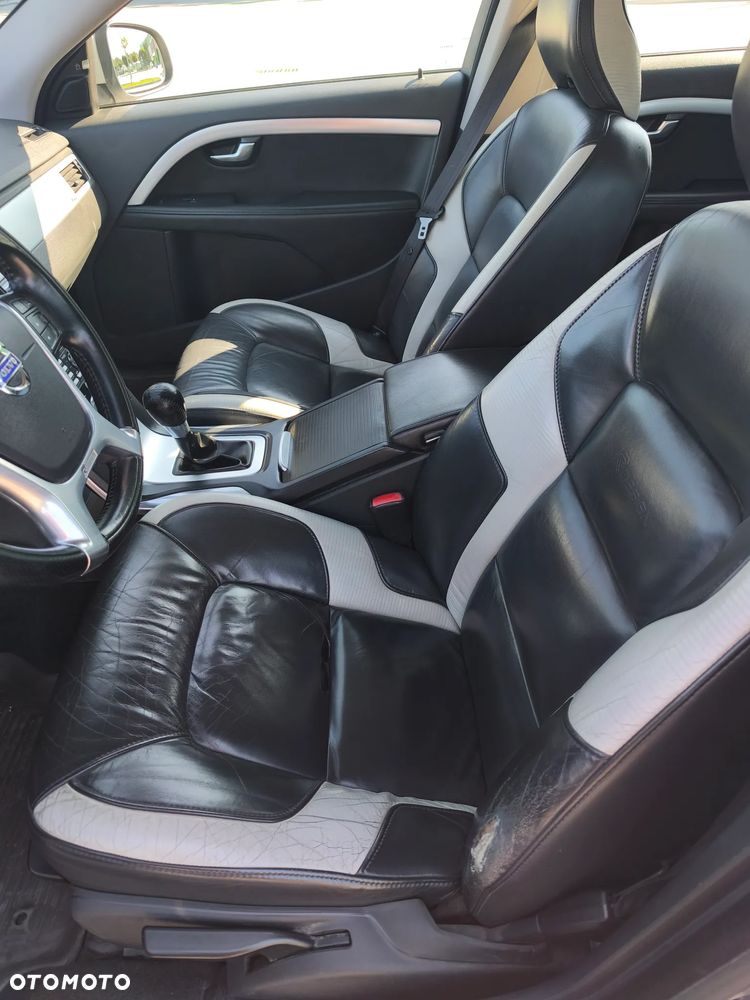Volvo V70 2.5T R-Design - 11