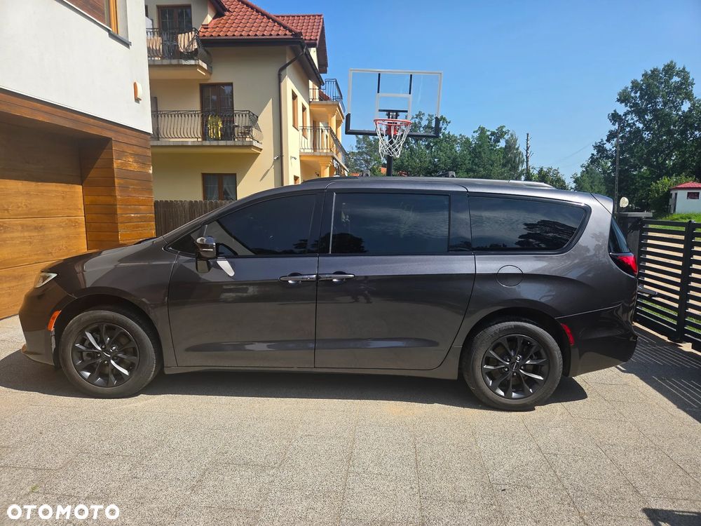 Chrysler Pacifica - 8
