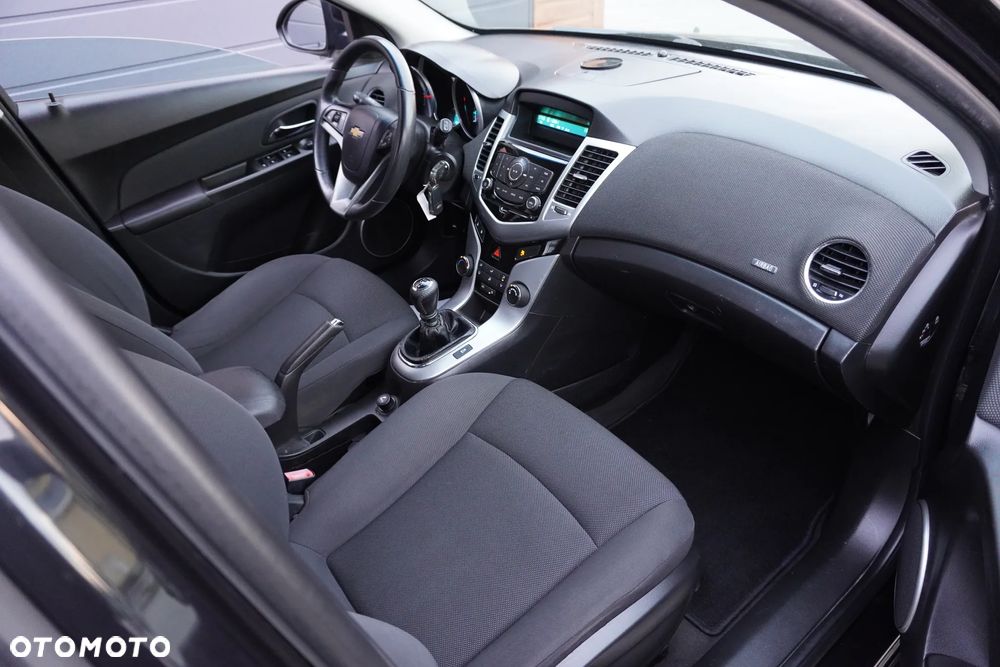 Chevrolet Cruze 1.6 LS+ - 9