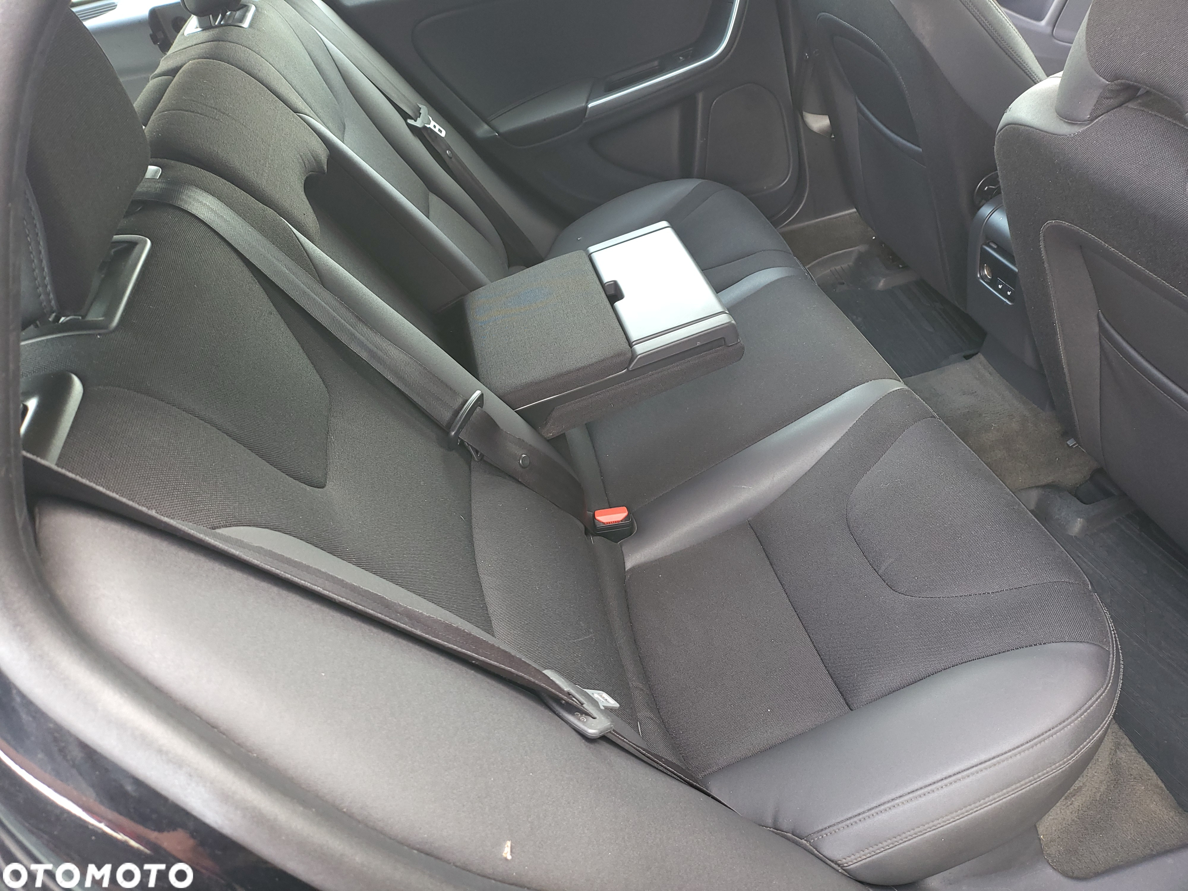 Volvo V60 D2 Momentum - 25