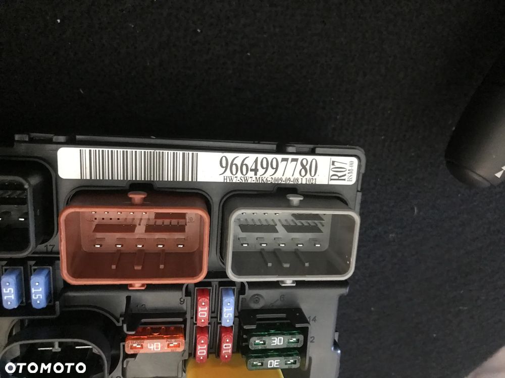 MODUŁ BSI SKRZYNKA PEUGEOT CITROEN R07 9664997780 - 2