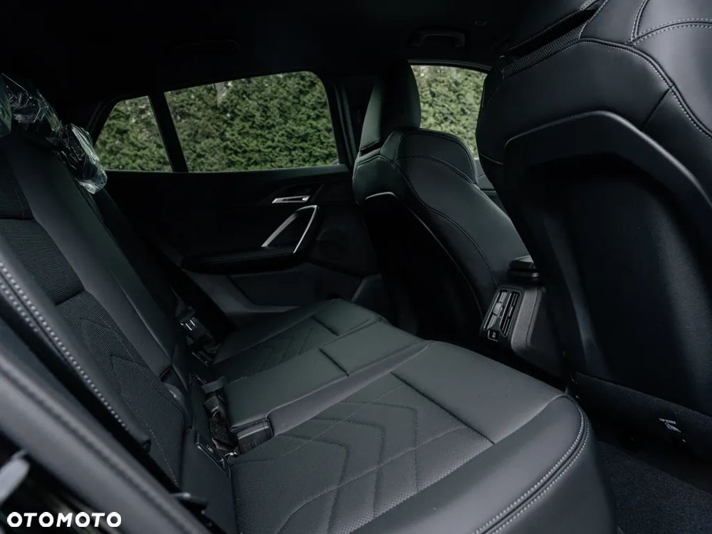 BMW iX2 eDrive20 - 13