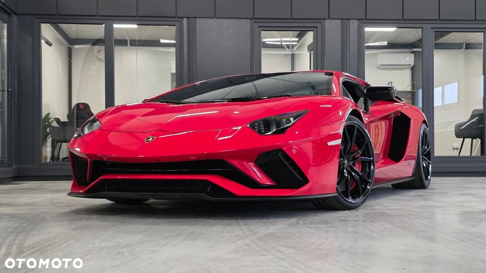 Lamborghini Aventador - 2