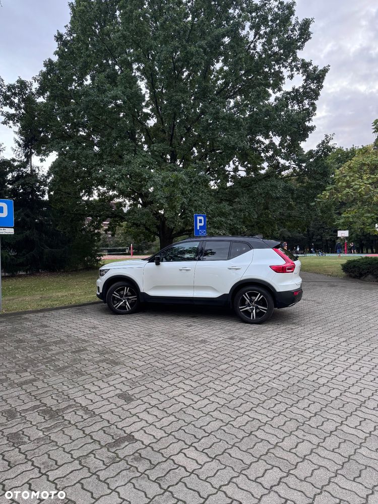 Volvo XC 40 D4 AWD R-Design (Intro Edition) - 17