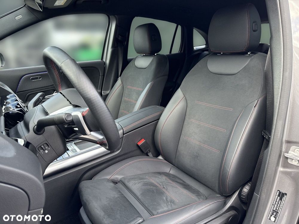 Mercedes-Benz GLA - 16
