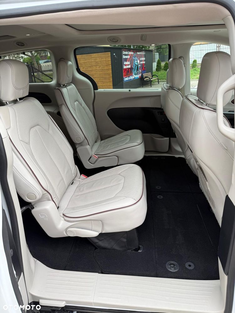 Chrysler Pacifica - 22