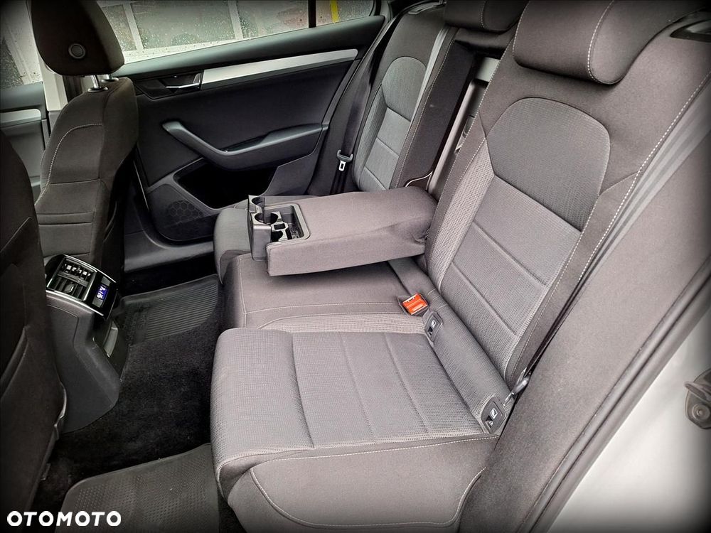 Skoda Superb 2.0 TDI Style DSG - 9