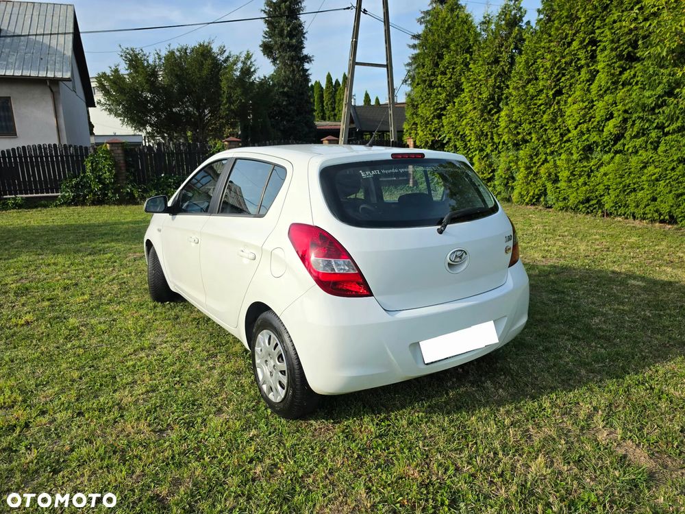 Hyundai i20 1.2 FIFA WM Edition - 16