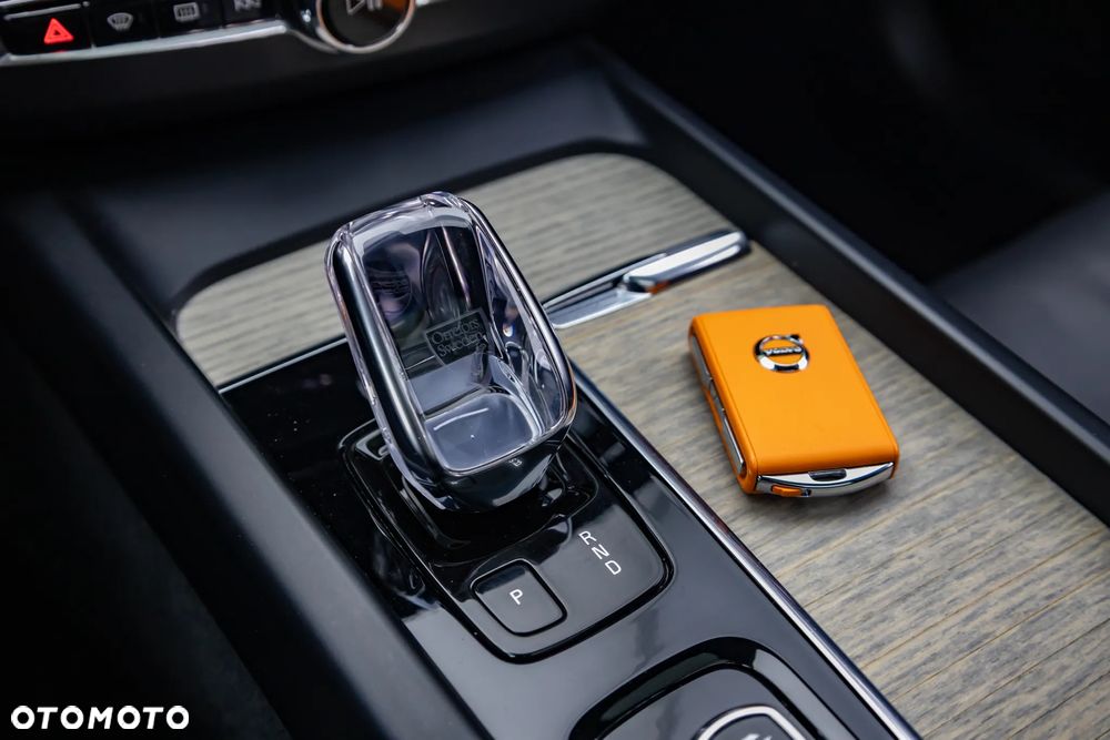 Volvo XC 60 T6 Plug-In Hybrid AWD Plus Bright - 19