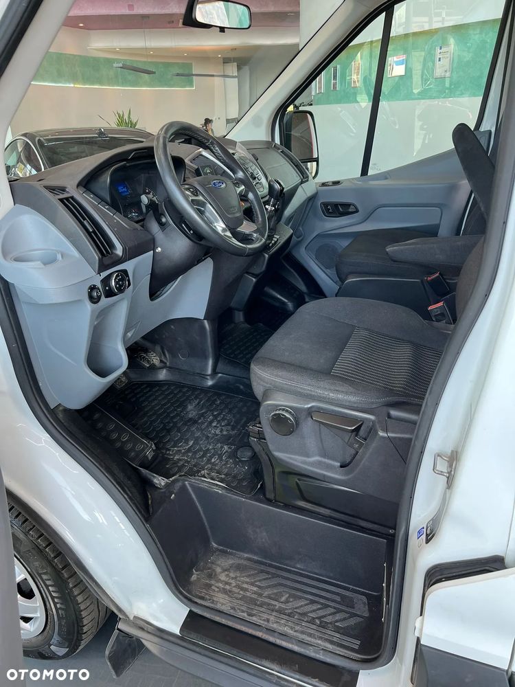 Ford Transit 350 Combi 2.2 TDCi Manual / BEZWYPADKOWY / GWARANCJA / 9 MIEJSC / SERWISOWANY / 1WŁ. / ORYGINALNY PRZEBIEG / RAMPA DLA INWALIDÓW - 23