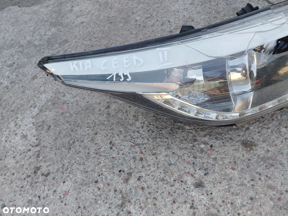 Kia Cee'd 2 II lampa prawa przód przednia soczewka LED Mazowieckie Warszawa - 2