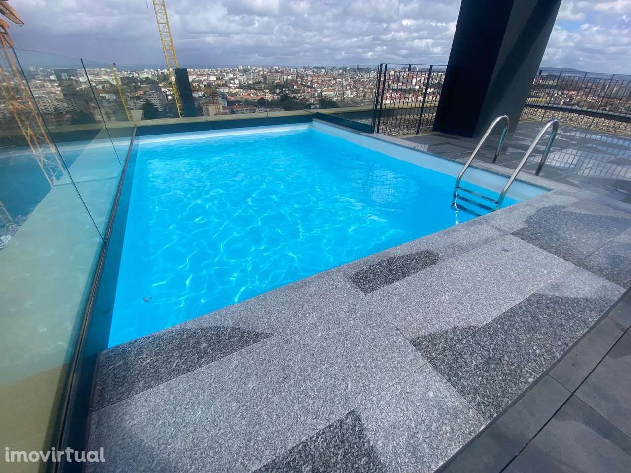 T0 com Varanda e Vista Douro,  com Garagem  e Condomínio com Piscina - Grande imagem: 2/22