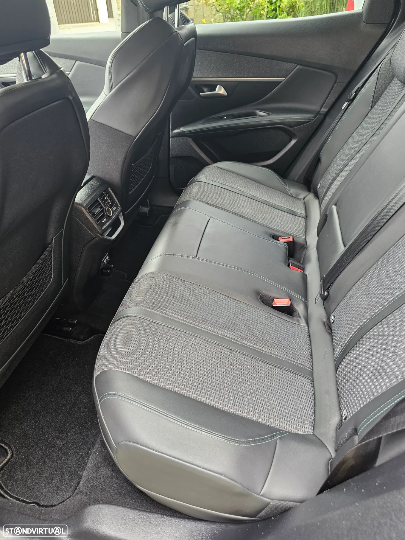 Peugeot 3008 1.6 Hybrid Allure e-EAT8 - 17
