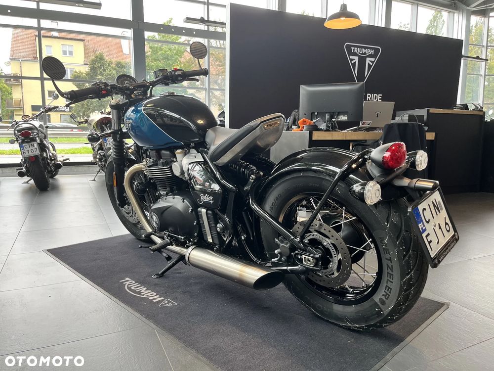 Triumph Bonneville Bobber - 4
