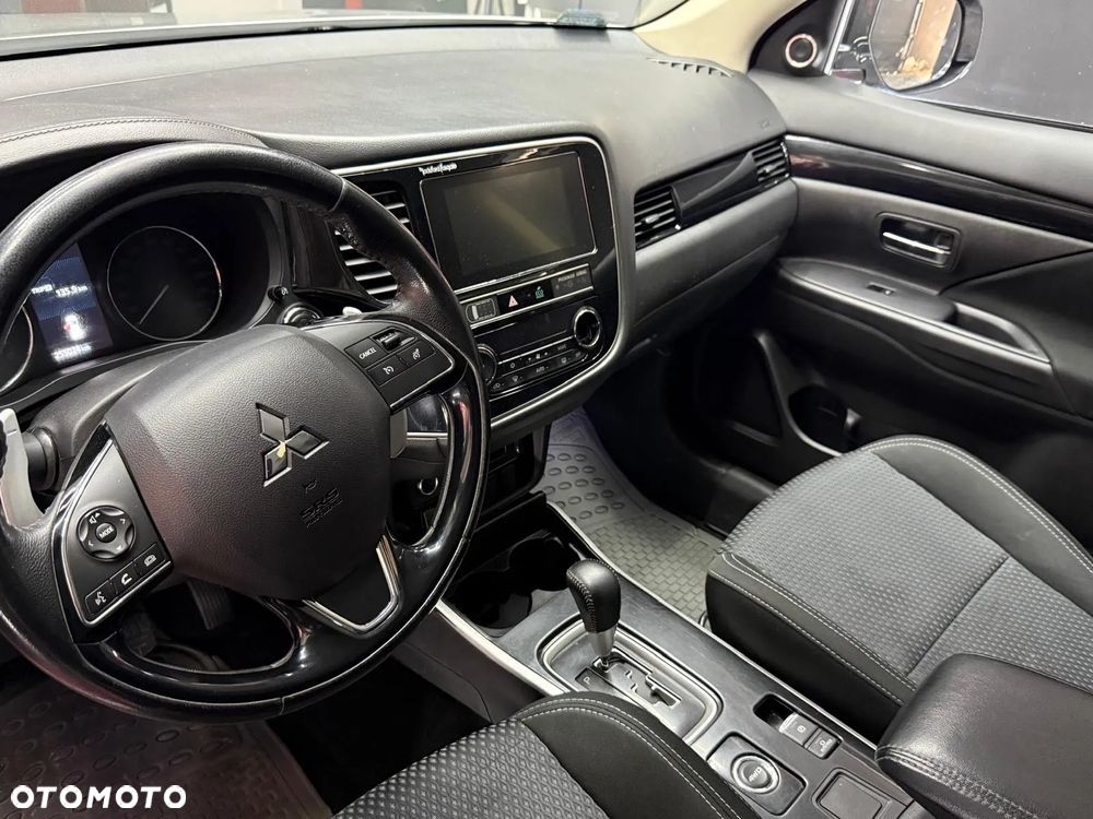 Mitsubishi Outlander 2.0 Instyle + 4WD CVT - 3