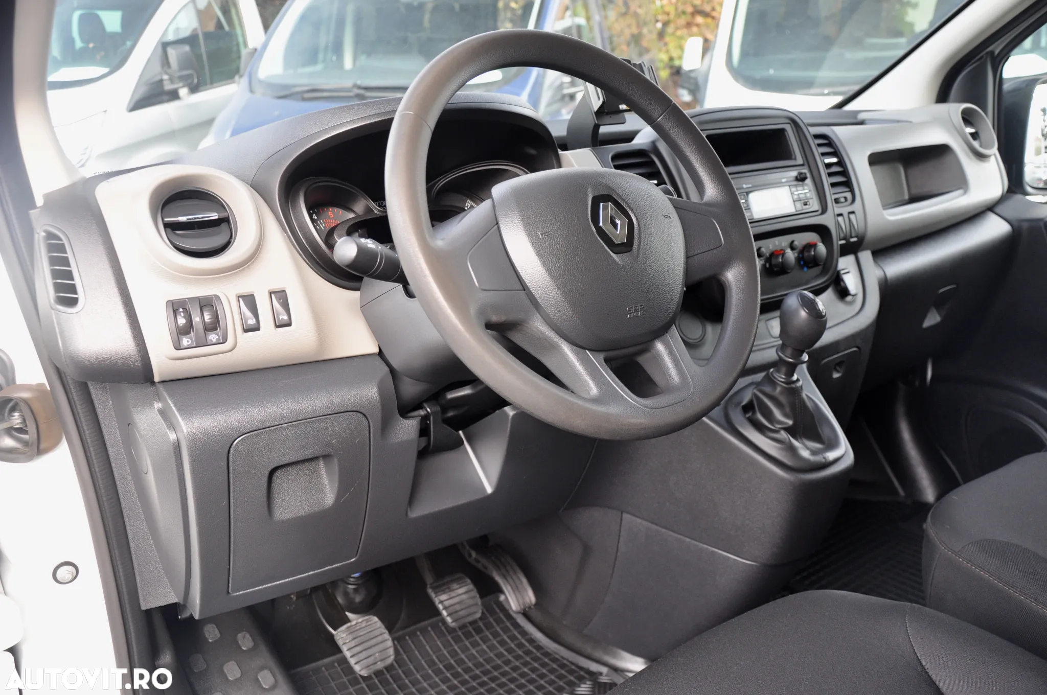 Renault Trafic Van - 16
