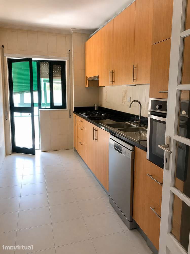 Arrenda-se apartamento T2 totalmente mobilado e equipado. - Grande imagem: 3/14
