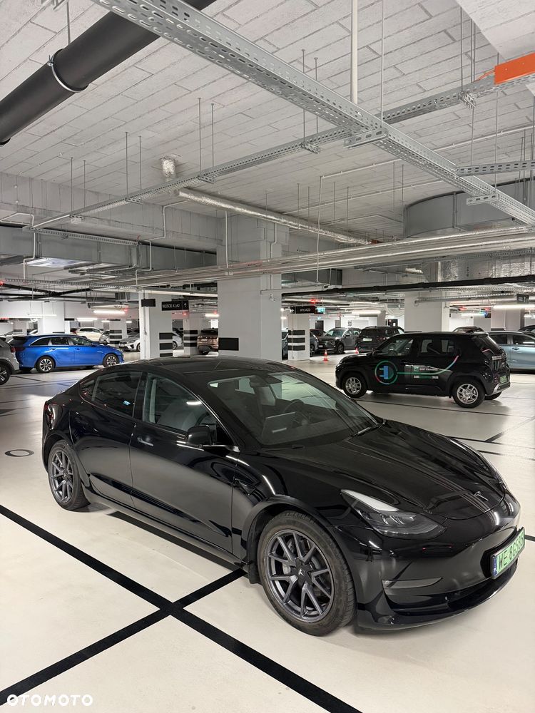 Tesla Model 3 - 4