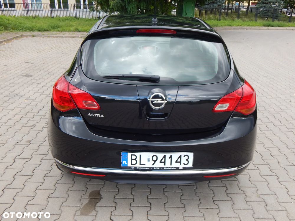 Opel Astra 1.6 150 Jahre - 9