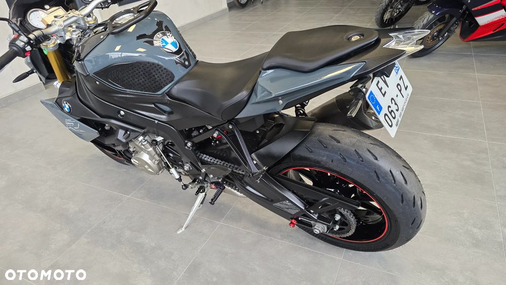 BMW S - 18