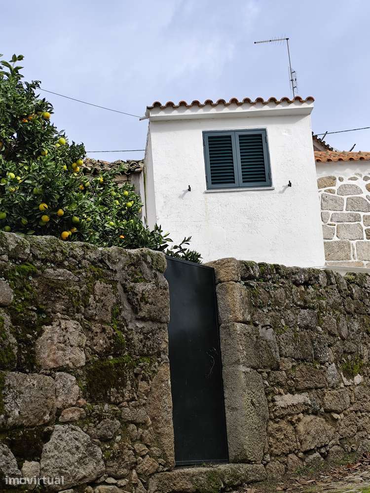 Casa rústica de aldeia pequena com terraço e lareira em Carrapichana - Grande imagem: 3/26