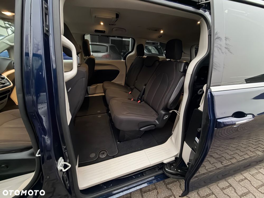 Chrysler Pacifica - 11