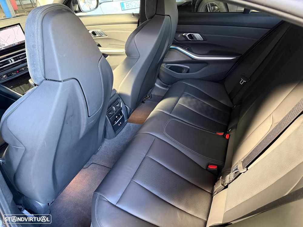 BMW M3 Competition M xDrive - 28