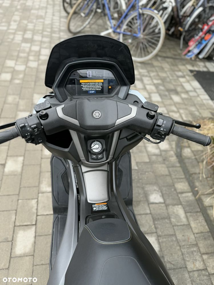 Yamaha NMAX - 4