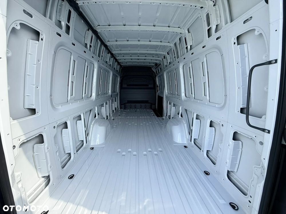 Mercedes-Benz Sprinter - 11