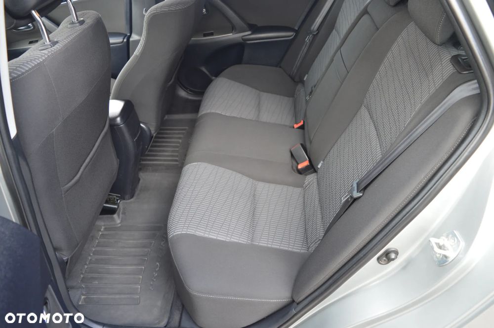 Toyota Avensis 1.8 Sol plus NAVI - 13