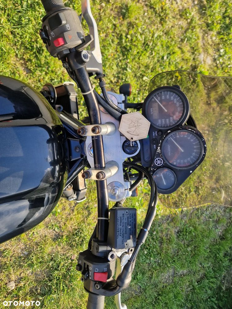 Yamaha FZS - 24