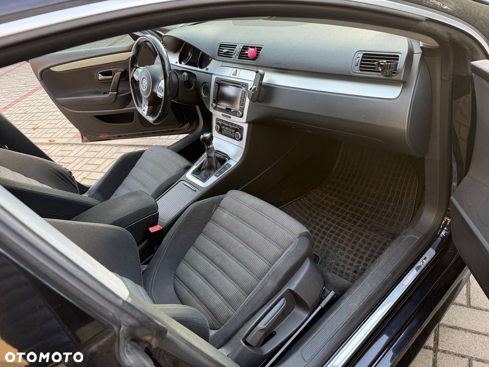 Volkswagen Passat 2.0 TDI Comfortline R-Style - 19
