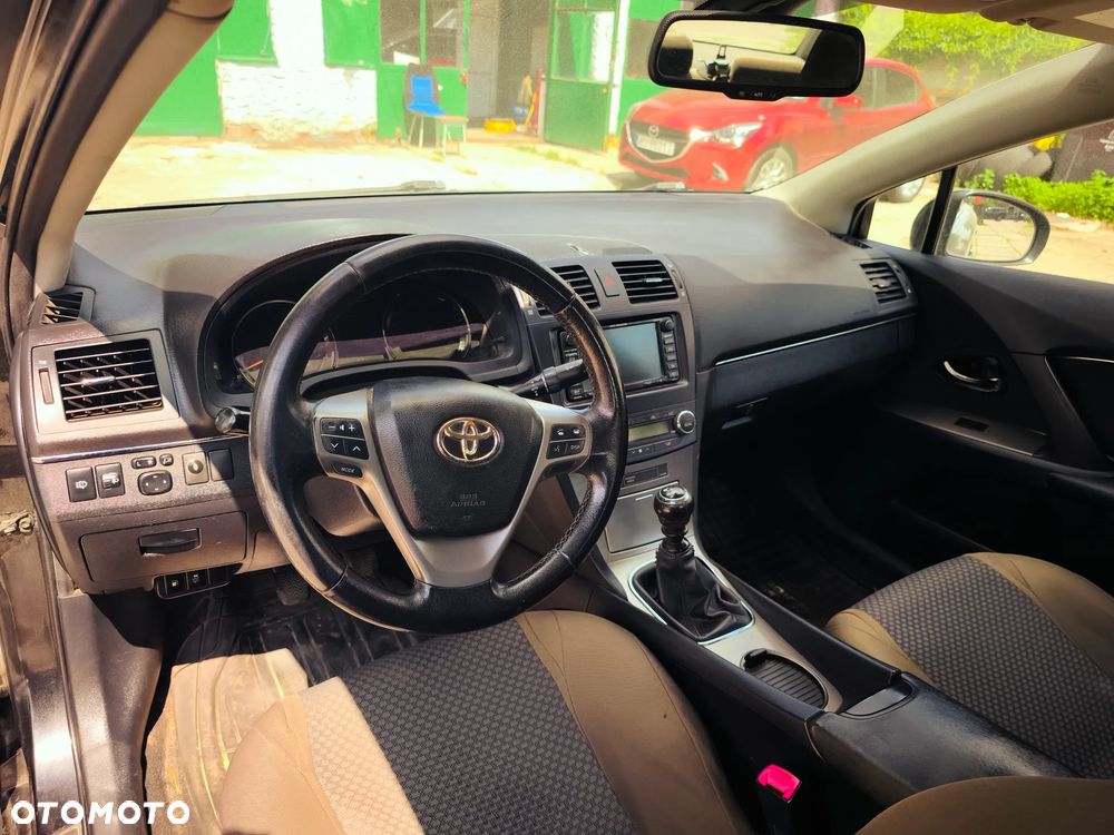 Toyota Avensis - 9