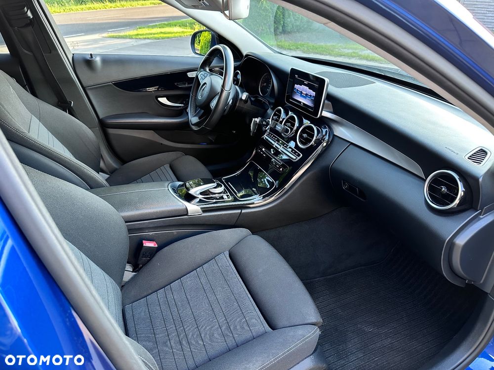 Mercedes-Benz Klasa C 220 d T 9G-TRONIC - 22