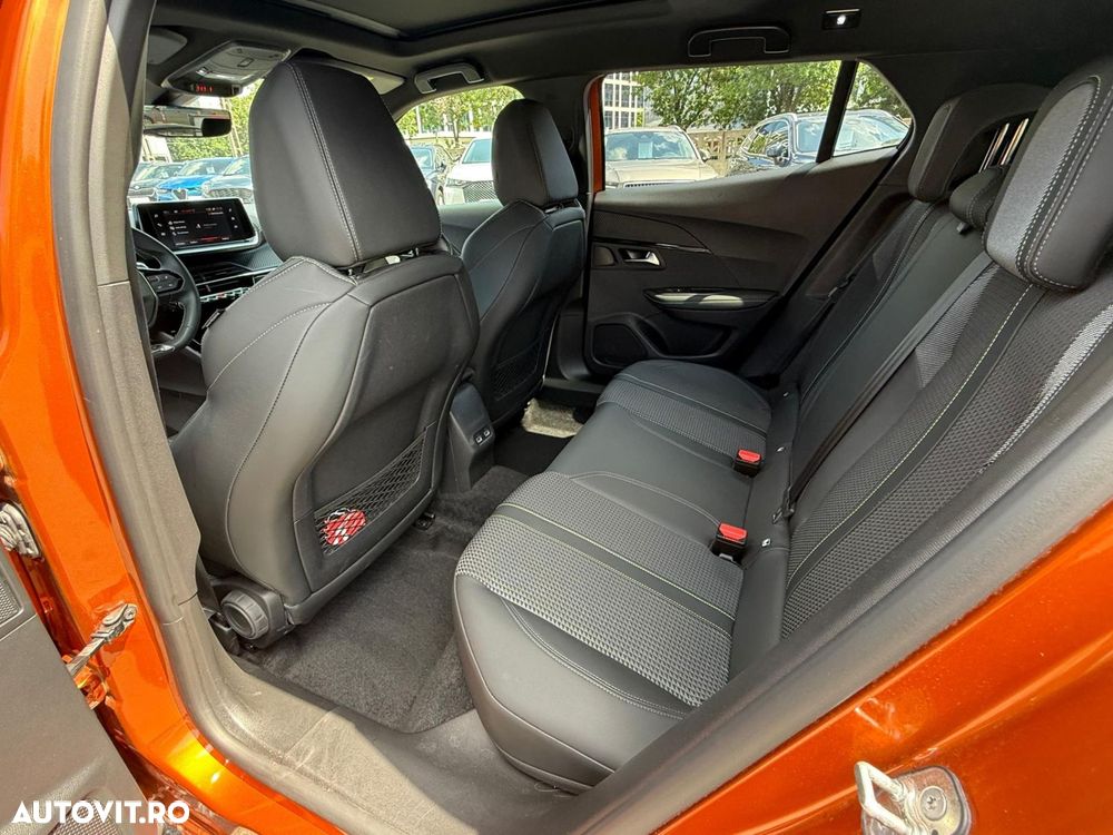 Peugeot 2008 PureTech 130 EAT8 GT Exclusive - 15