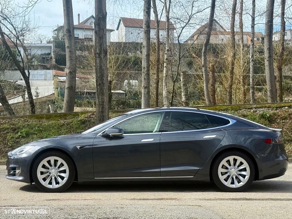 Tesla Model S - 12